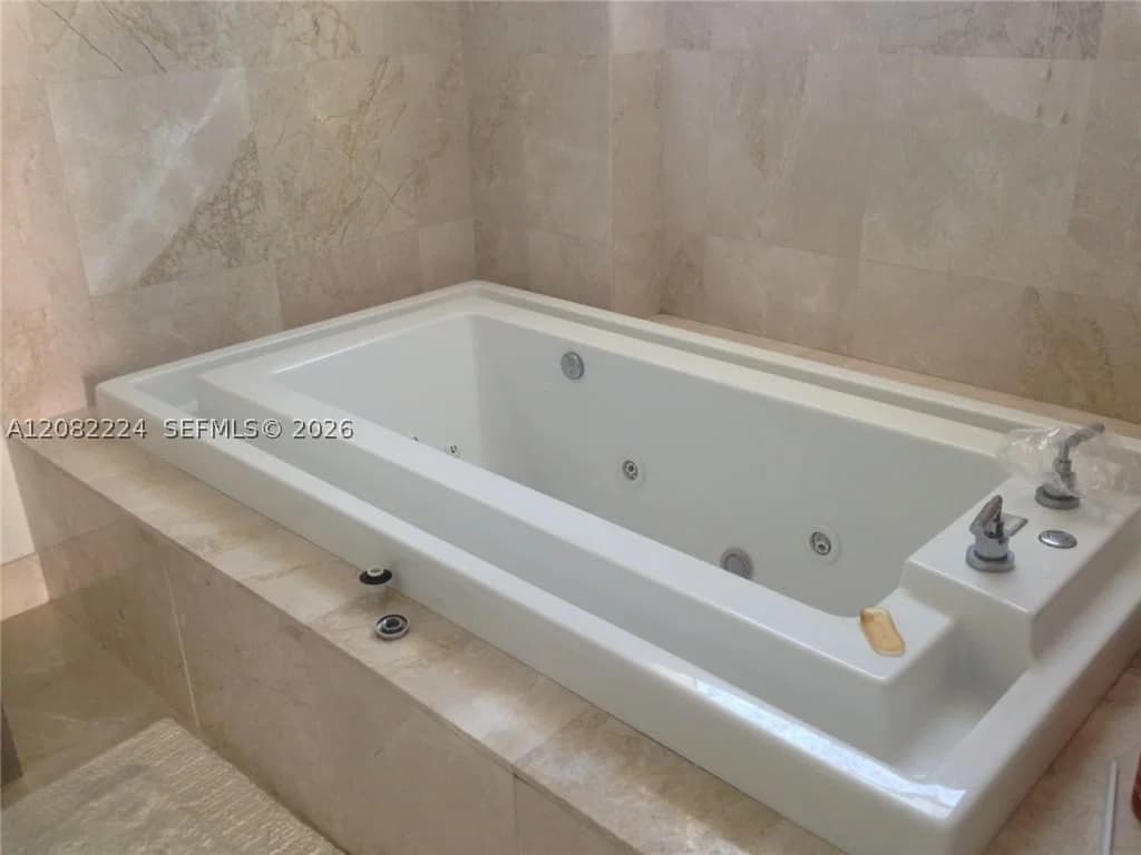 1-bedroom Condo — 218 14th St #2108, Miami, FL 33131