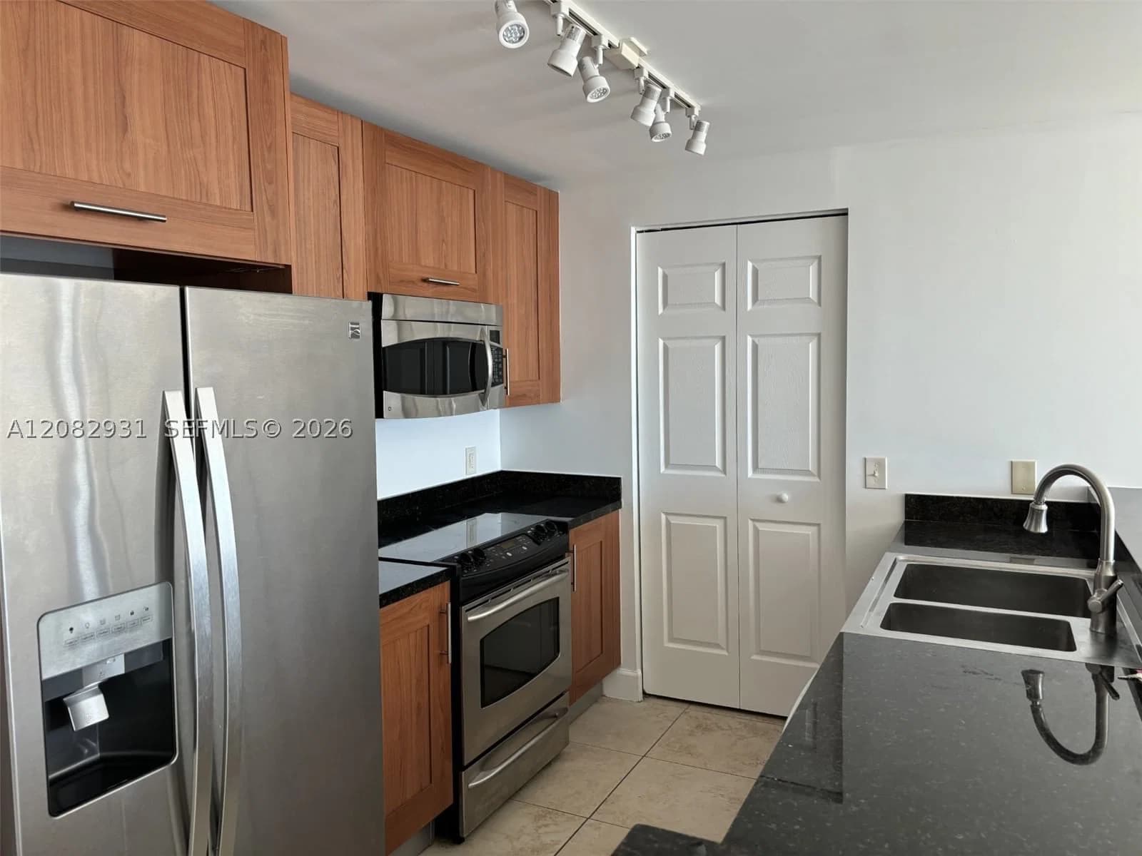2+1 Condo — 1300 Ponce De Leon Blvd #605, Coral Gables, FL 33134