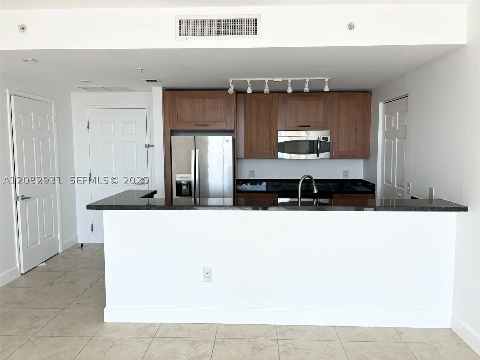 2+1 Condo — 1300 Ponce De Leon Blvd #605, Coral Gables, FL 33134