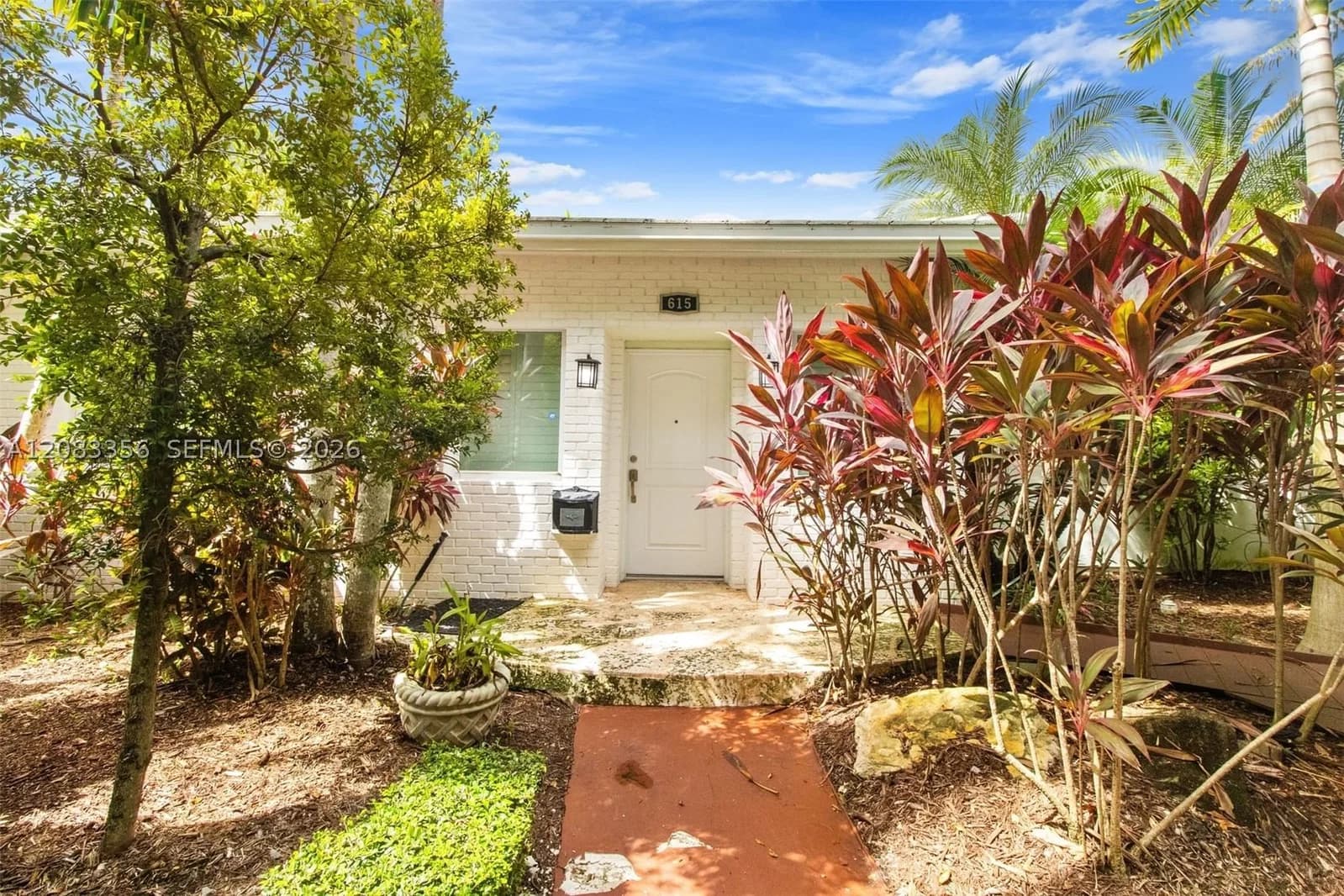 4+1 Müstakil ev — 615 Santurce Ave, Coral Gables, FL 33143