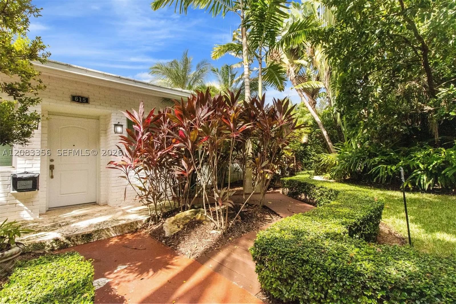 4+1 Müstakil ev — 615 Santurce Ave, Coral Gables, FL 33143