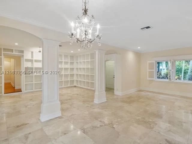 4+1 Müstakil ev — 615 Santurce Ave, Coral Gables, FL 33143