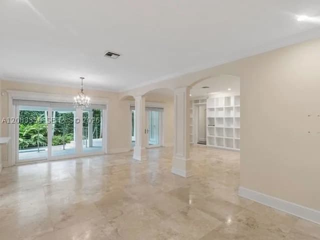 4+1 Müstakil ev — 615 Santurce Ave, Coral Gables, FL 33143