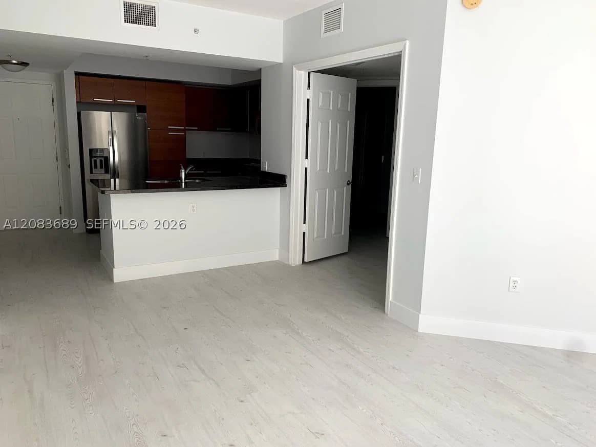 1+1 Condo — 2030 Douglas Rd #521, Coral Gables, FL 33134