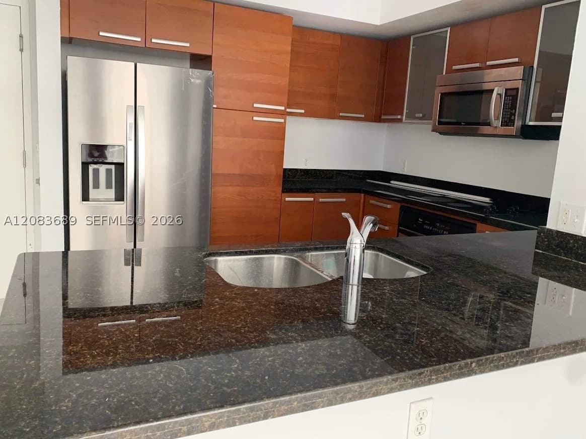 1+1 Condo — 2030 Douglas Rd #521, Coral Gables, FL 33134
