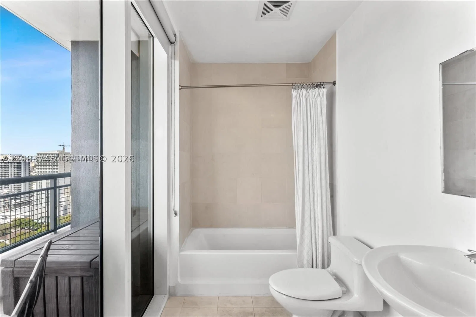Condo — 60 13th St #2219, Miami, FL 33130