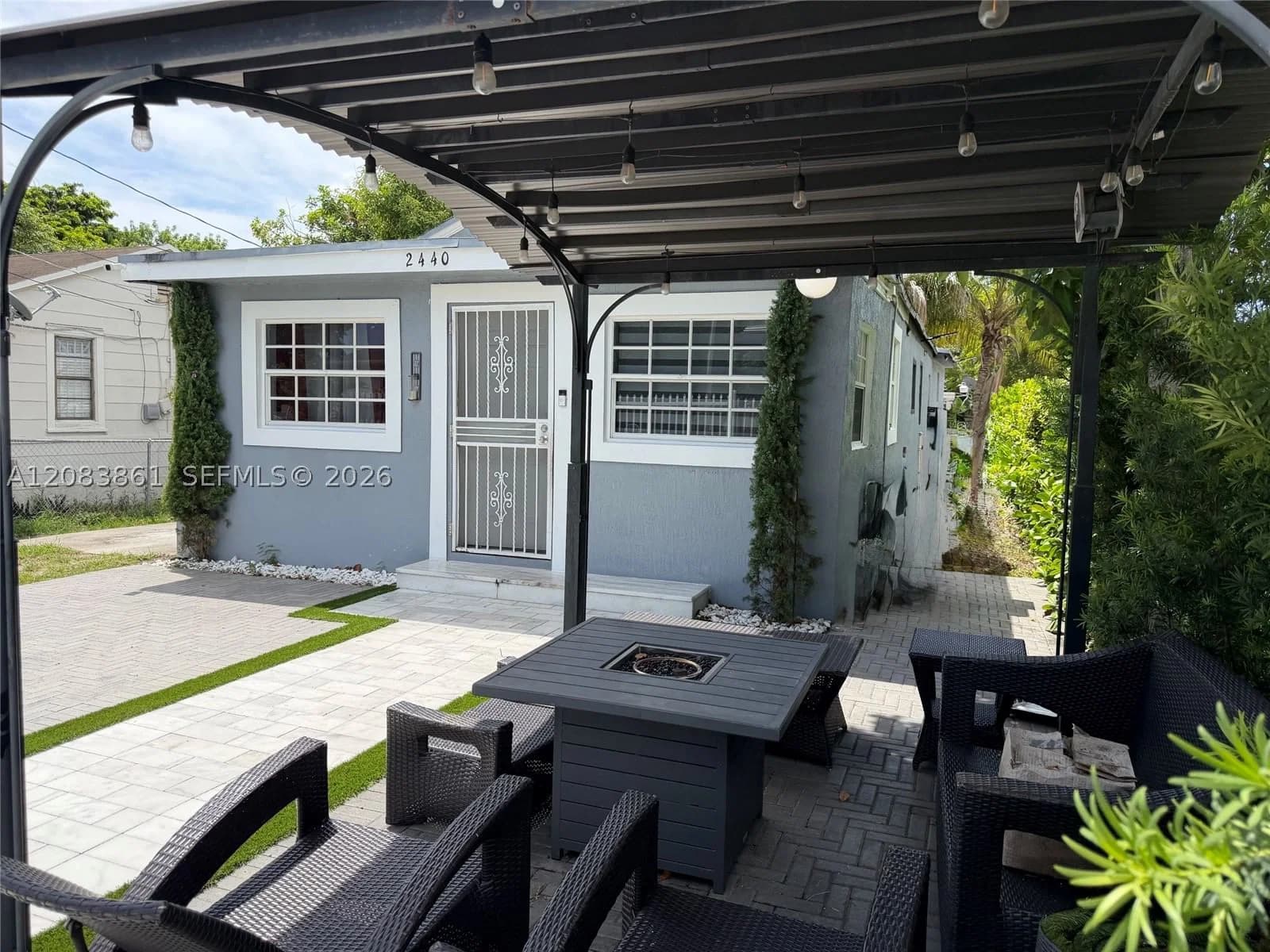 3+1 Müstakil ev — 2440 57th St, Miami, FL 33142