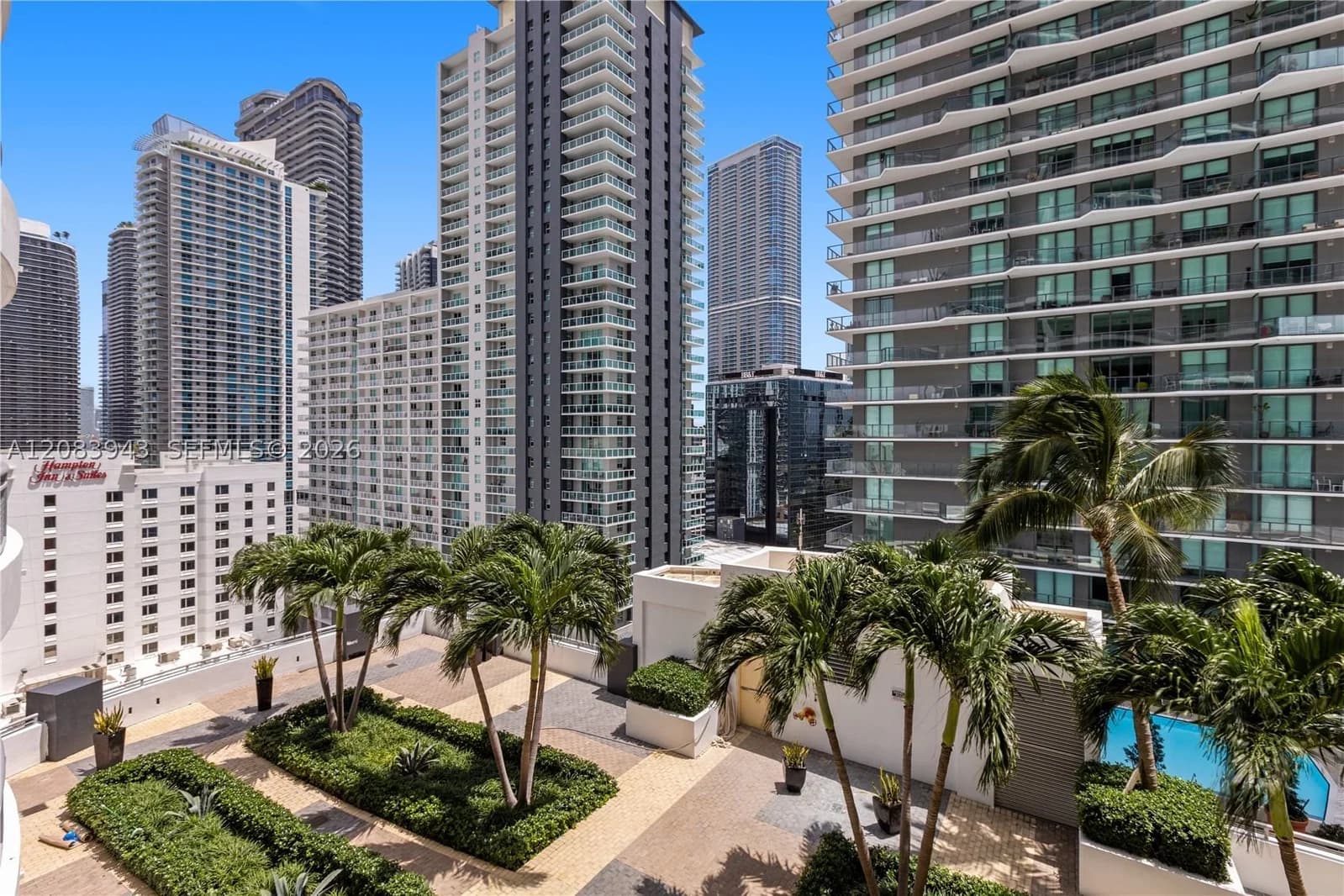 1-bedroom Condo — 60 13th St #1422, Miami, FL 33130