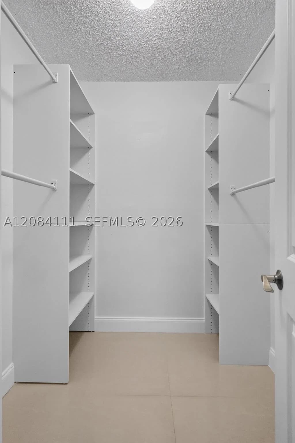 1+1 Condo — 4000 170th St #606, North Miami Beach, FL 33160