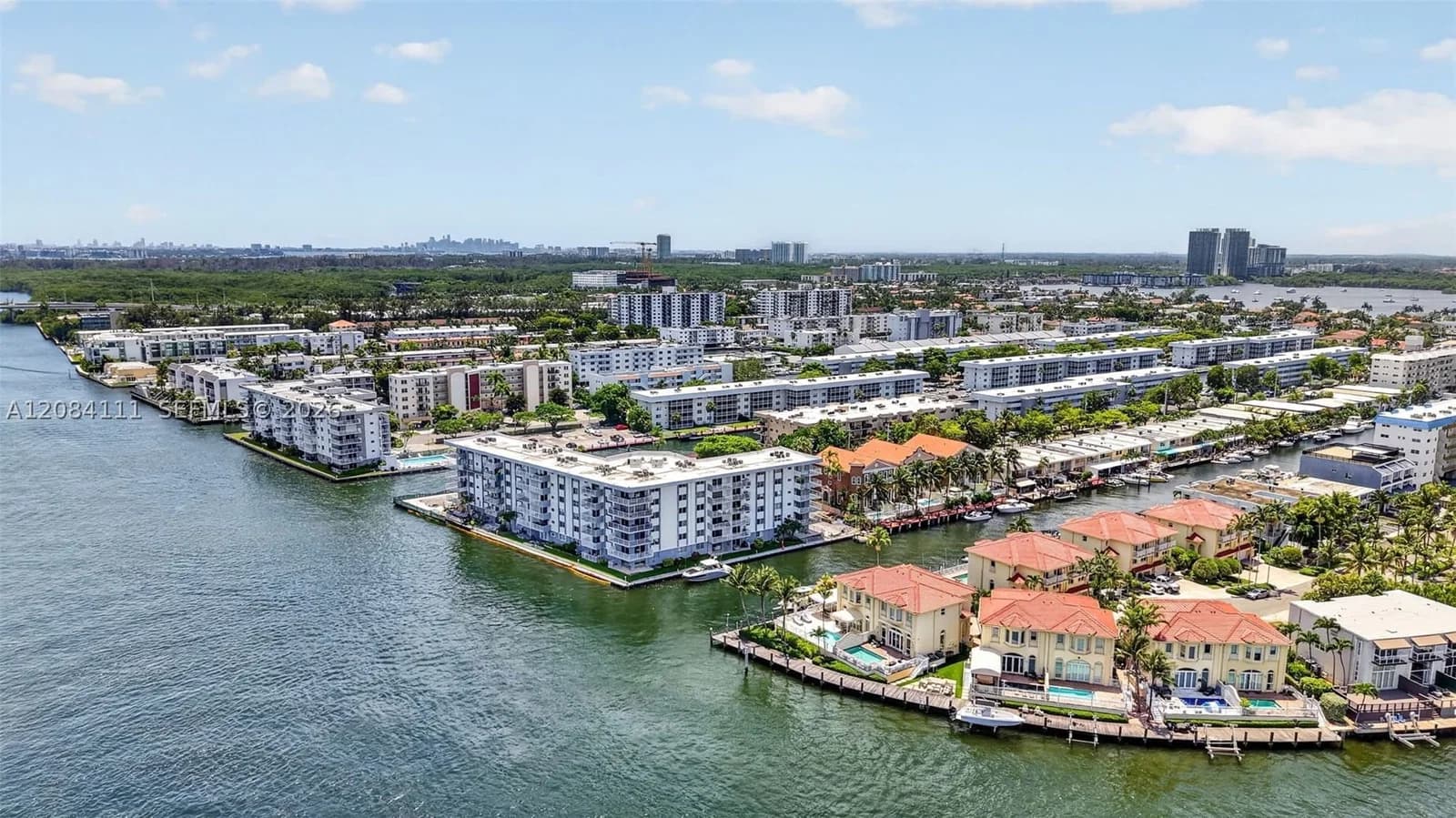 1+1 Condo — 4000 170th St #606, North Miami Beach, FL 33160