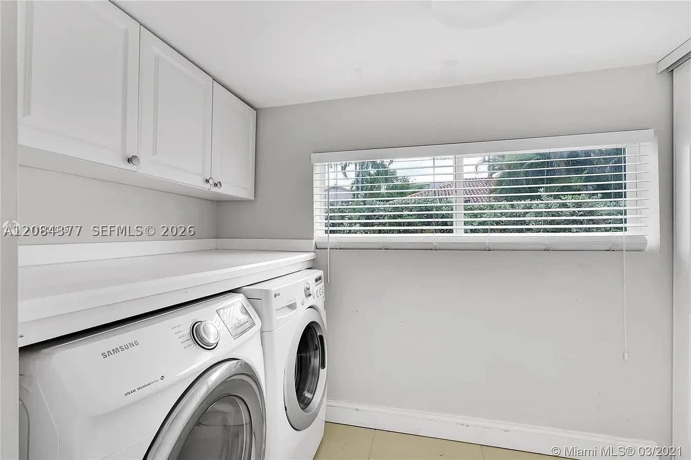 3+1 Müstakil ev — 375 20th Rd #1, Miami, FL 33129