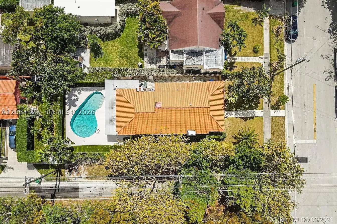 3+1 Müstakil ev — 375 20th Rd #1, Miami, FL 33129