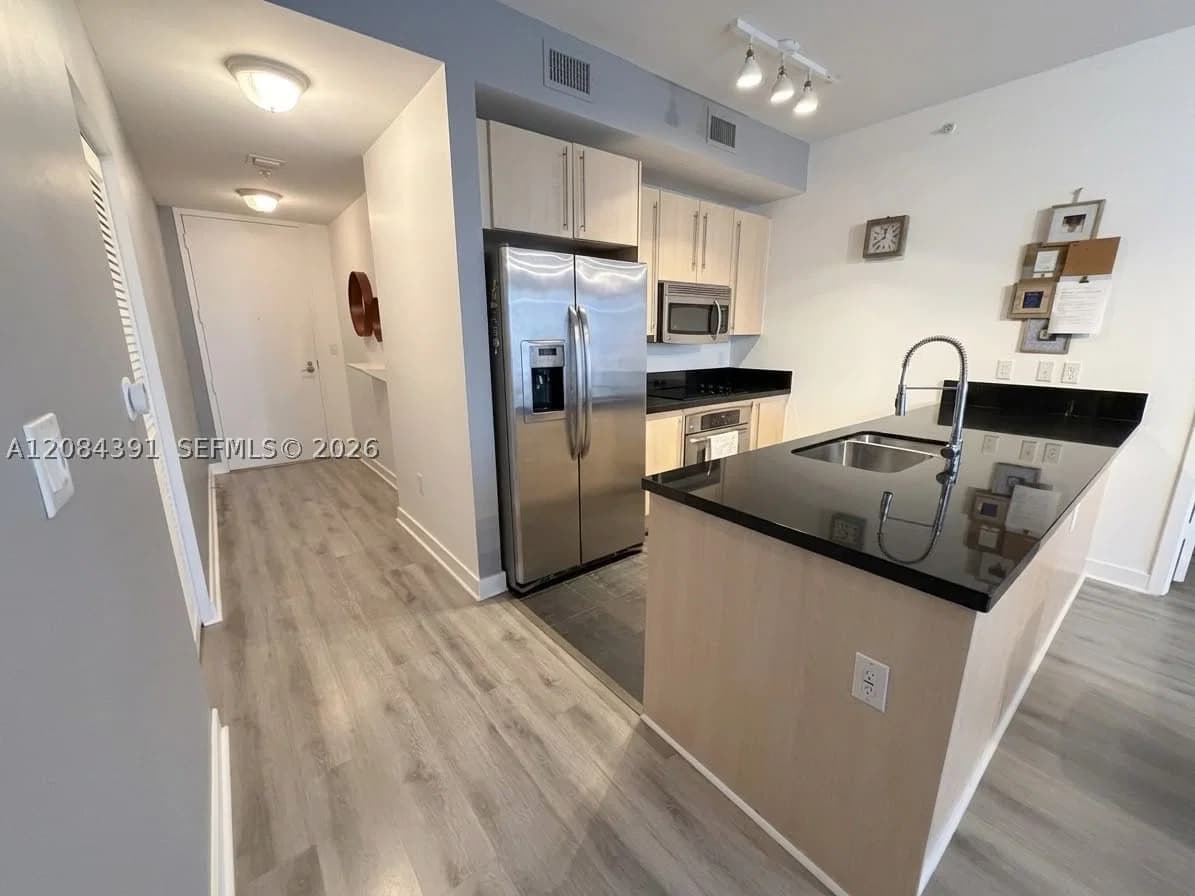 2-bedroom Condo — 79 12th St #2410-S, Miami, FL 33130