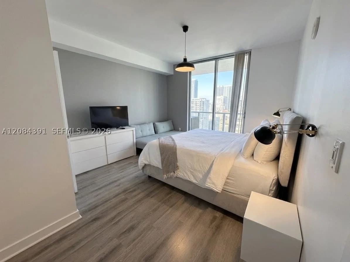 2-bedroom Condo — 79 12th St #2410-S, Miami, FL 33130