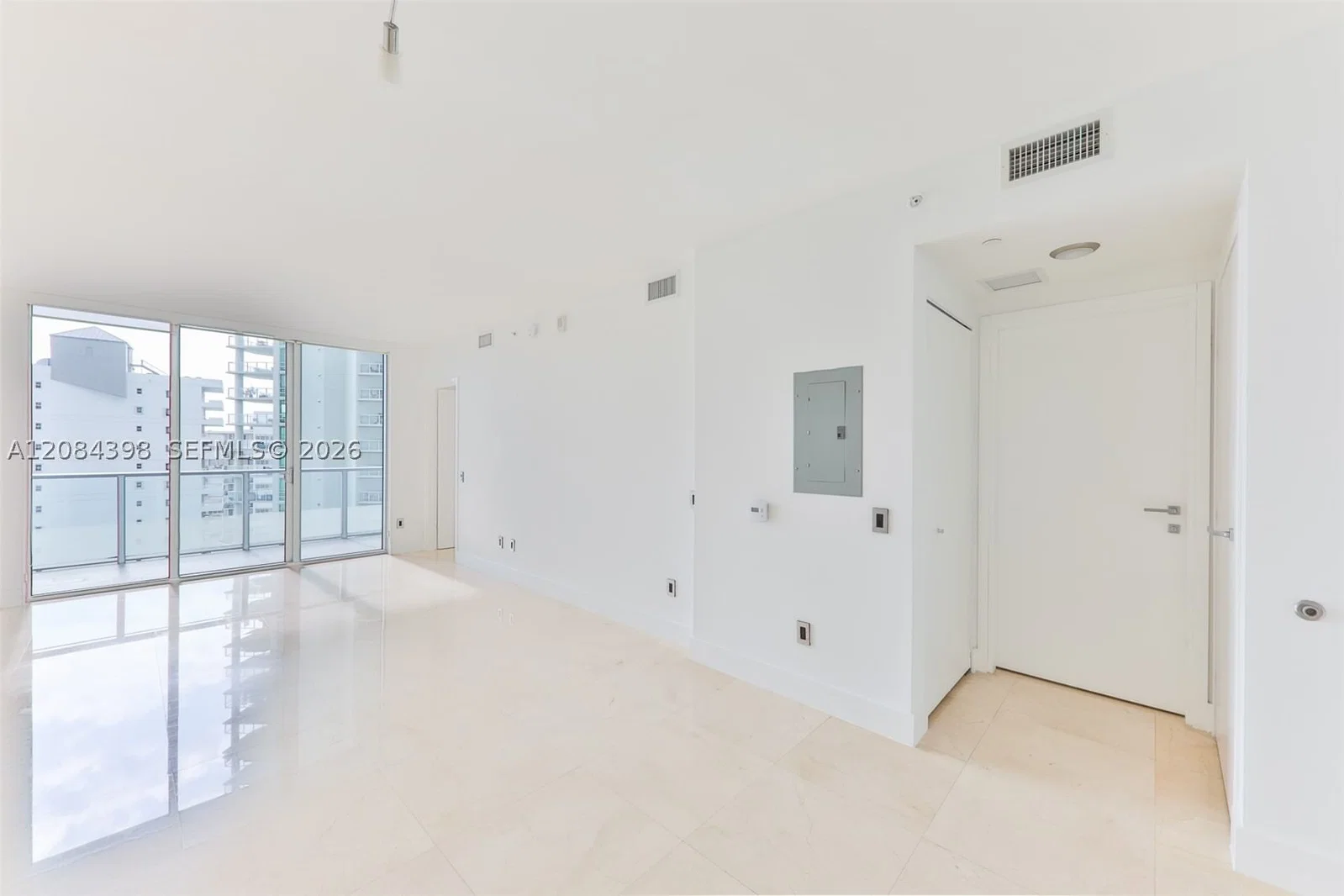 1-bedroom Condo — 1300 Brickell Bay Dr #1206, Miami, FL 33131