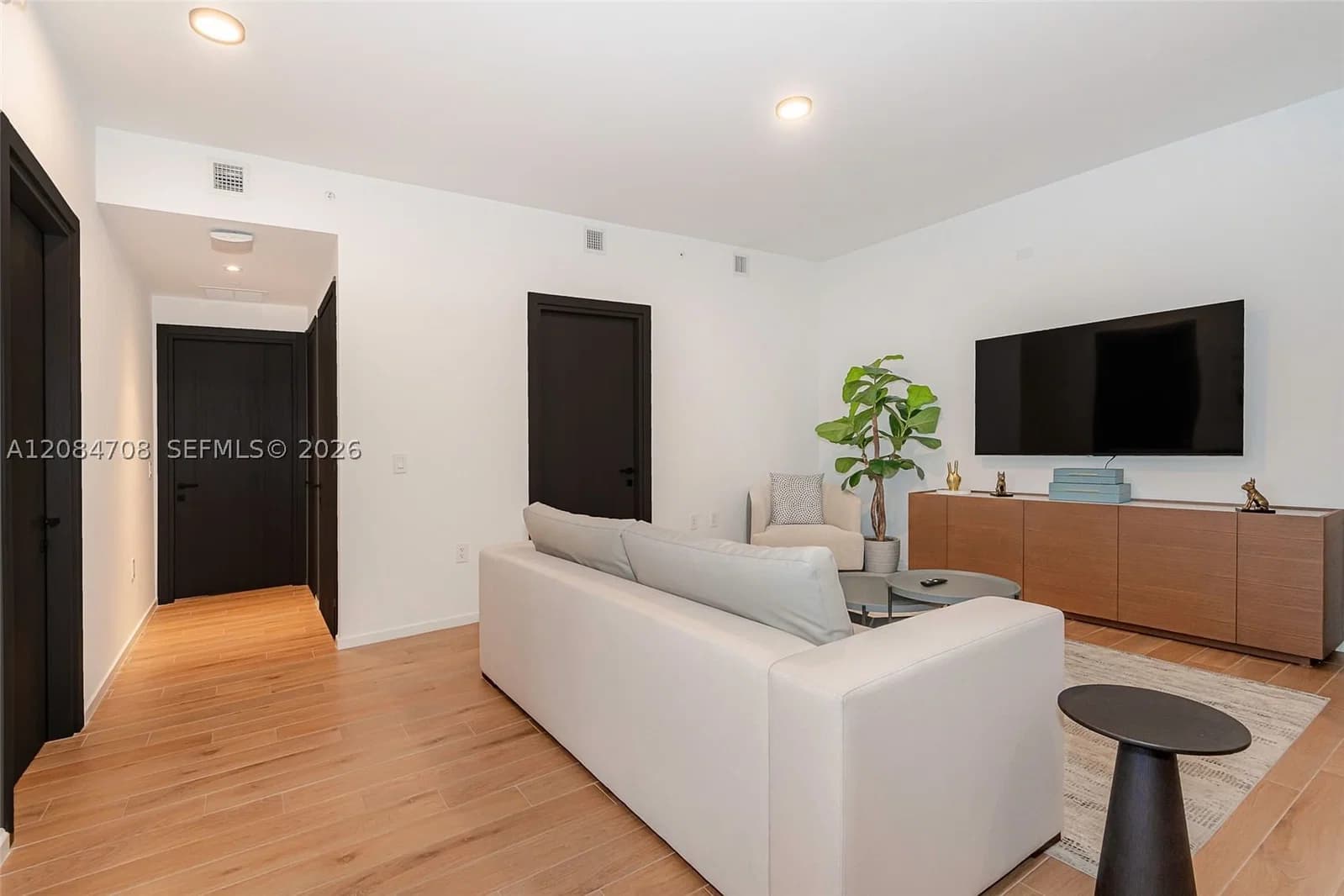 3-bedroom Condo — 398 5th St #3417, Miami, FL 33132