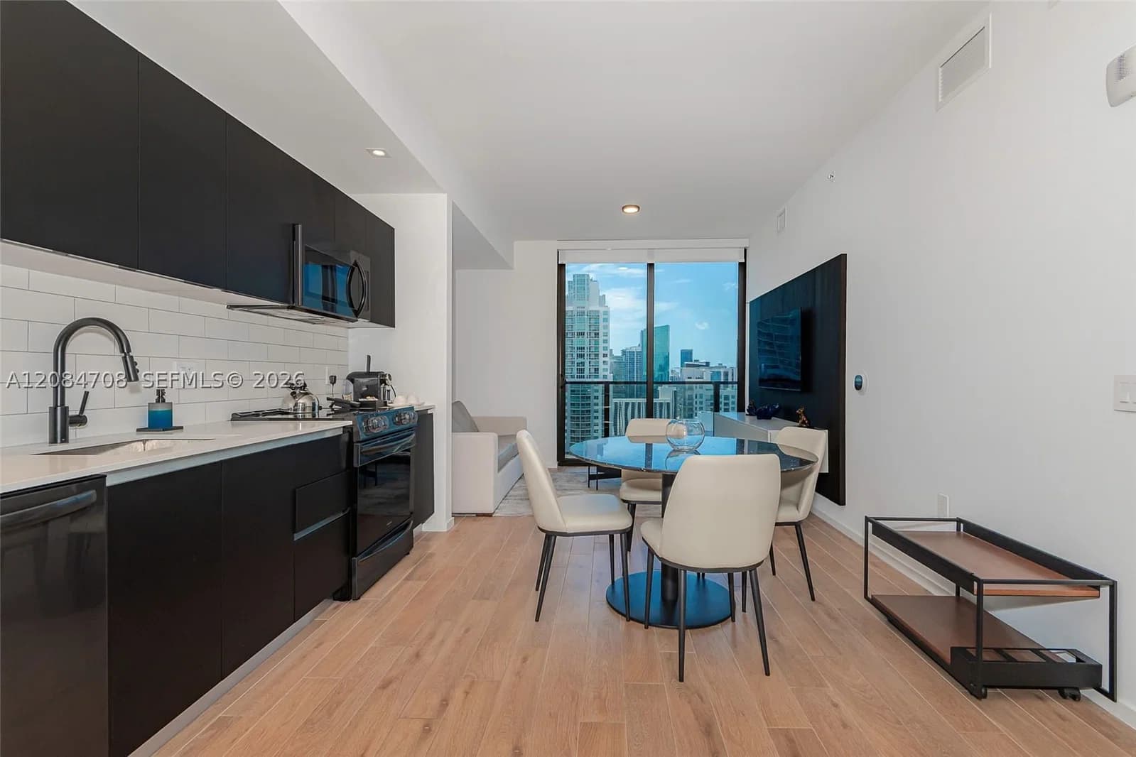 3-bedroom Condo — 398 5th St #3417, Miami, FL 33132