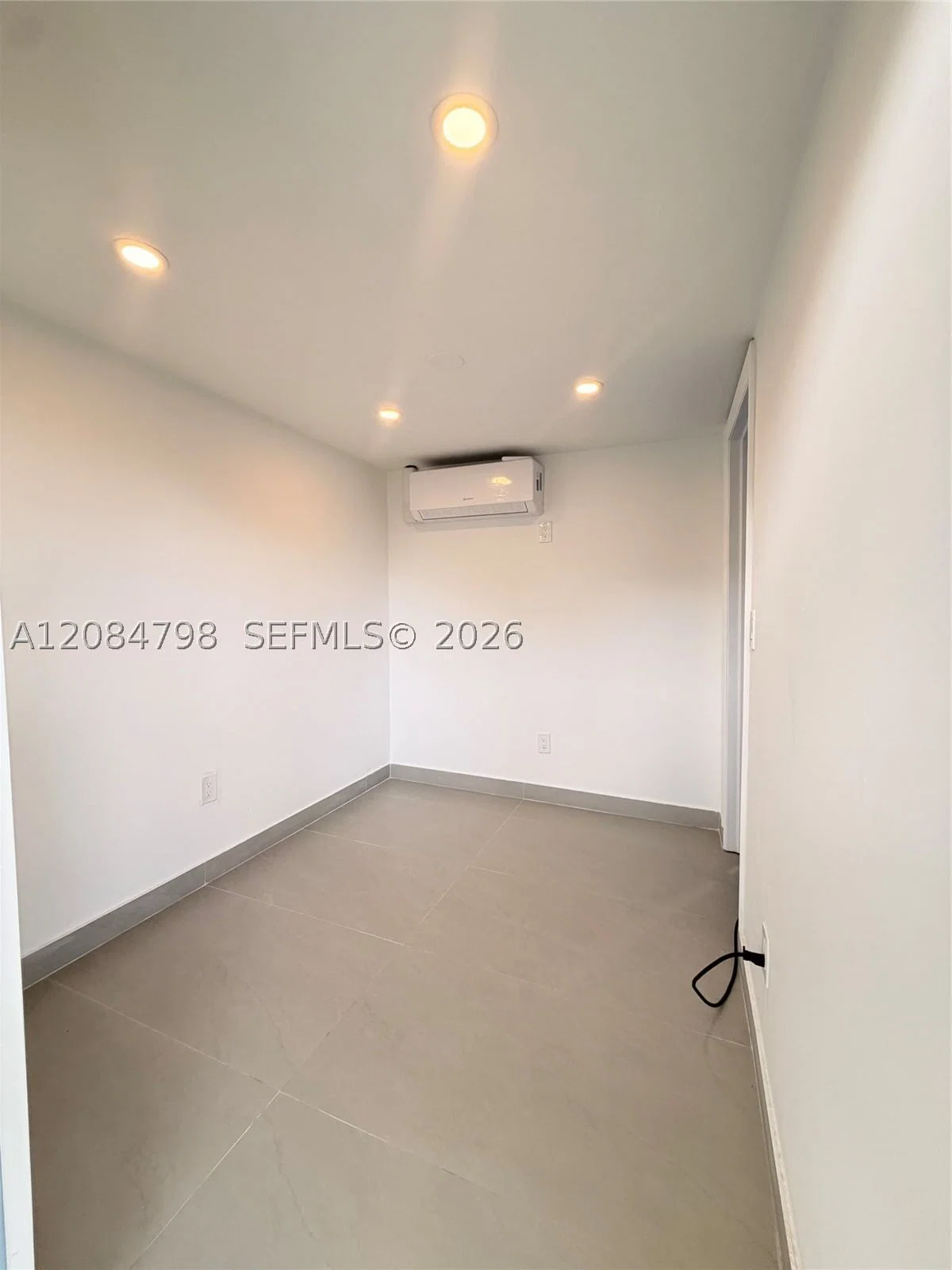 Mülk — 1899 21st St #8, Miami, FL 33142
