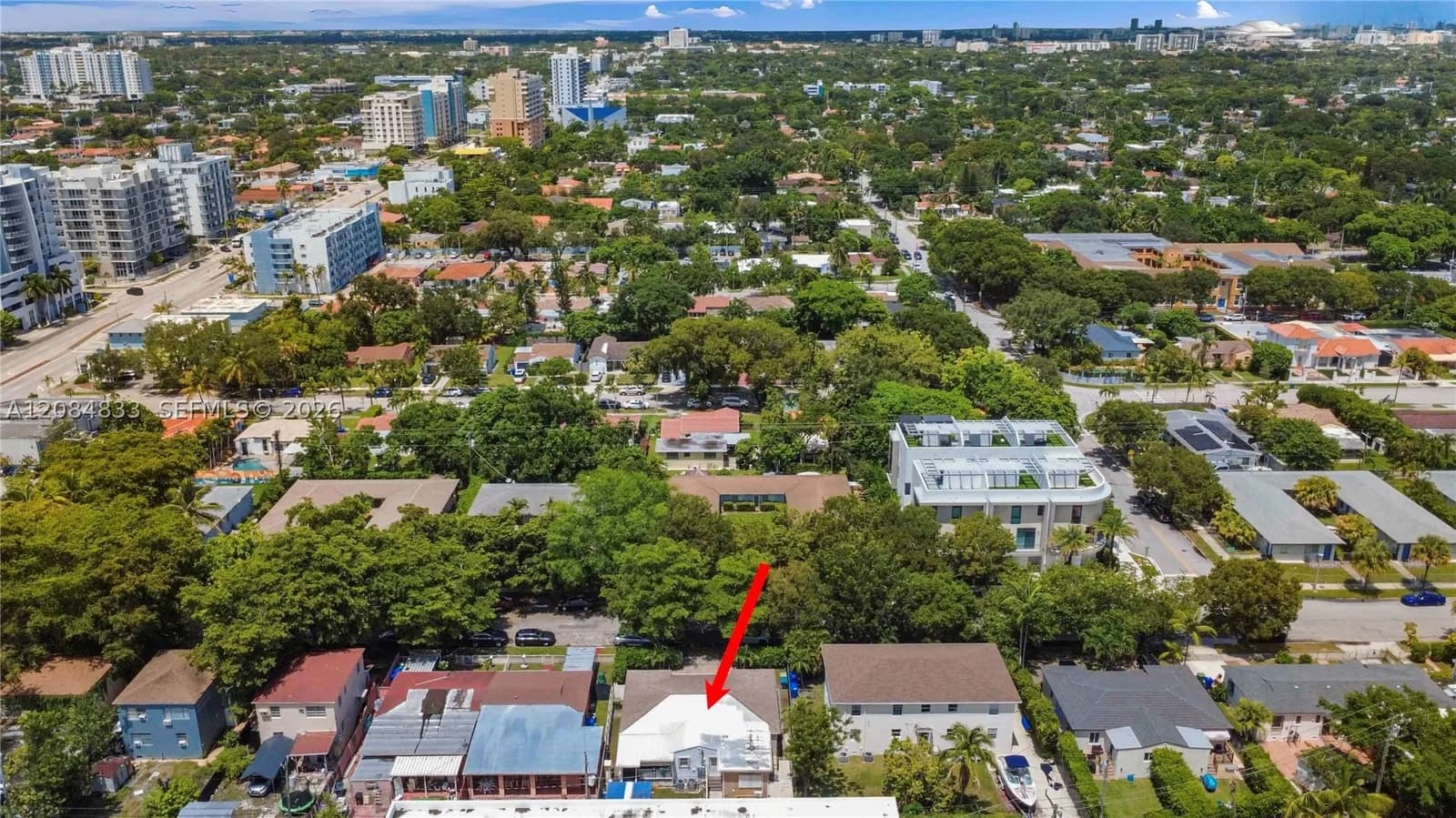 5+1 Müstakil ev — 2532 27TH ST, Miami, FL 33133