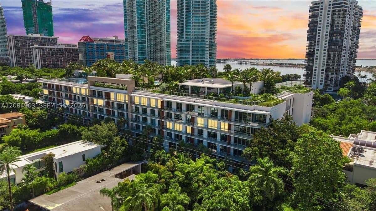 2+1 Condo — 2200 Brickell Avenue #422, Miami, FL 33129