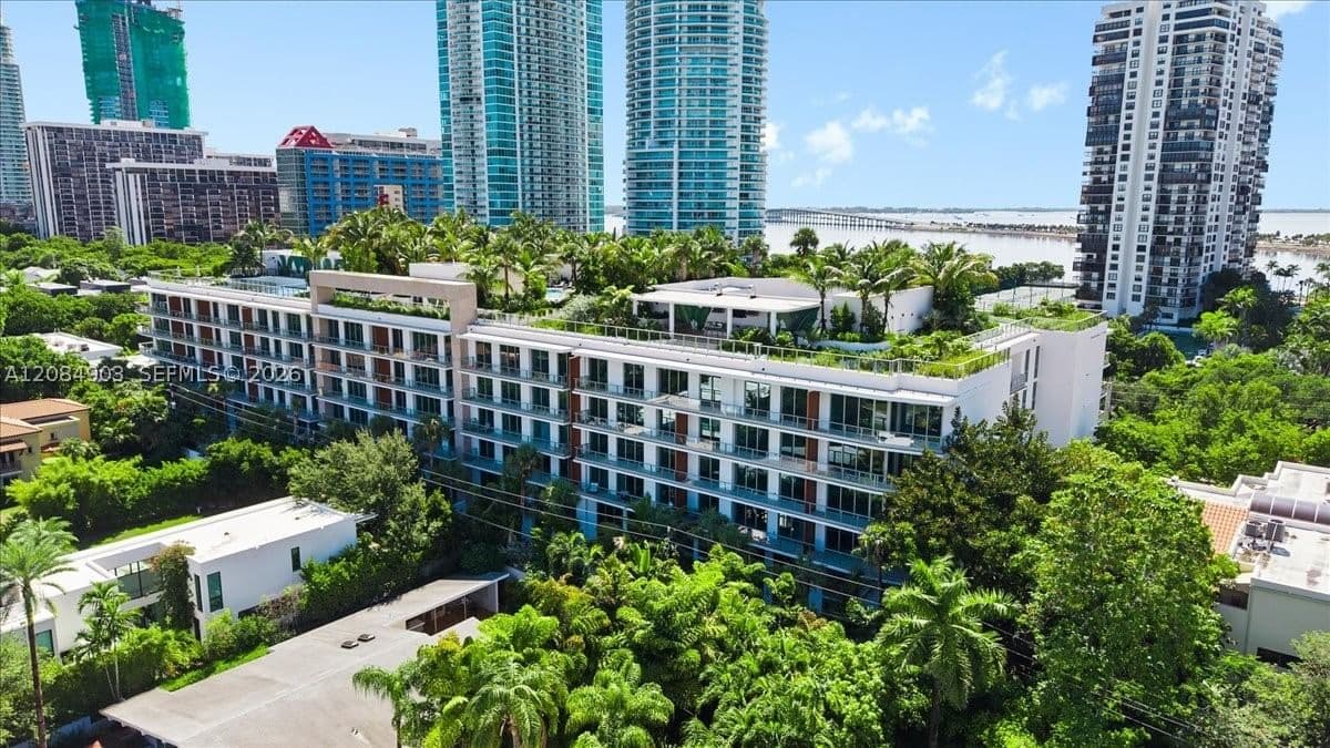 2+1 Condo — 2200 Brickell Avenue #422, Miami, FL 33129