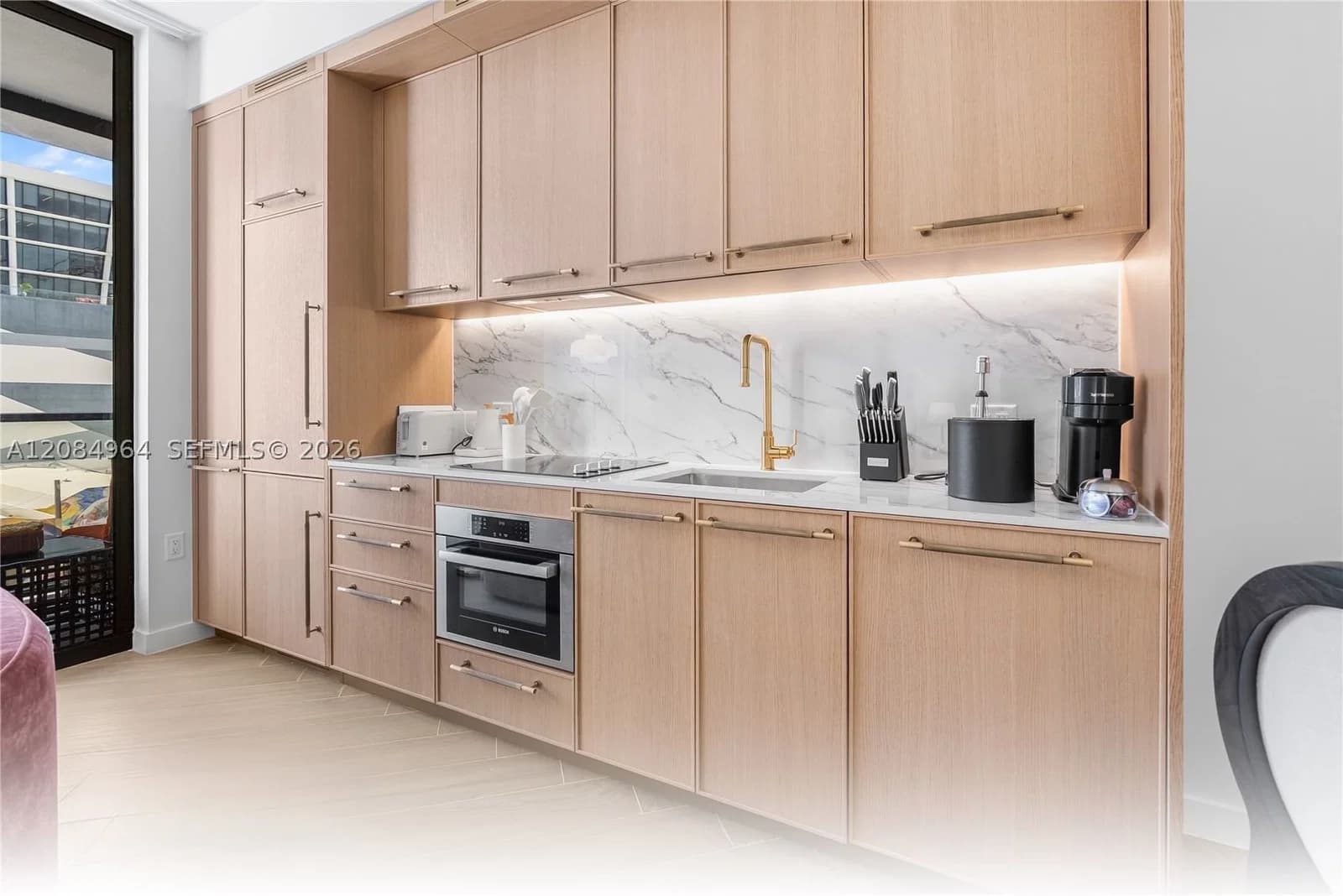 Condo — Miami, FL 33127