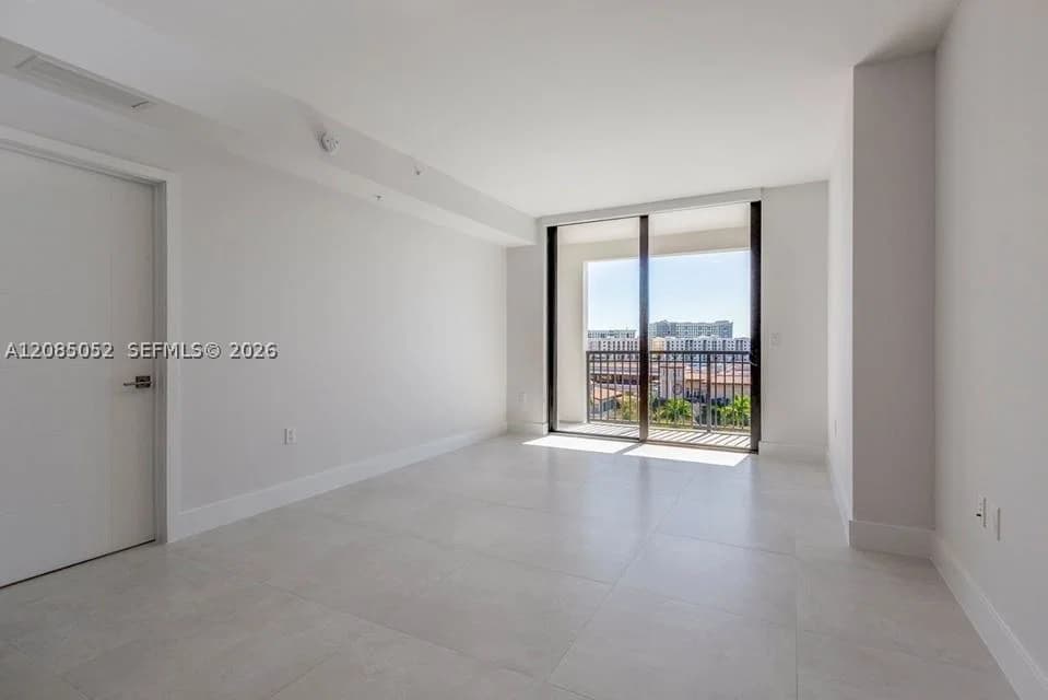 2+1 Condo — 301 Altara Ave #813, Coral Gables, FL 33146