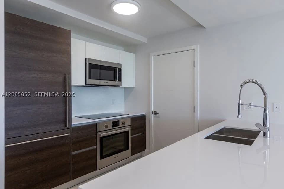 2+1 Condo — 301 Altara Ave #813, Coral Gables, FL 33146