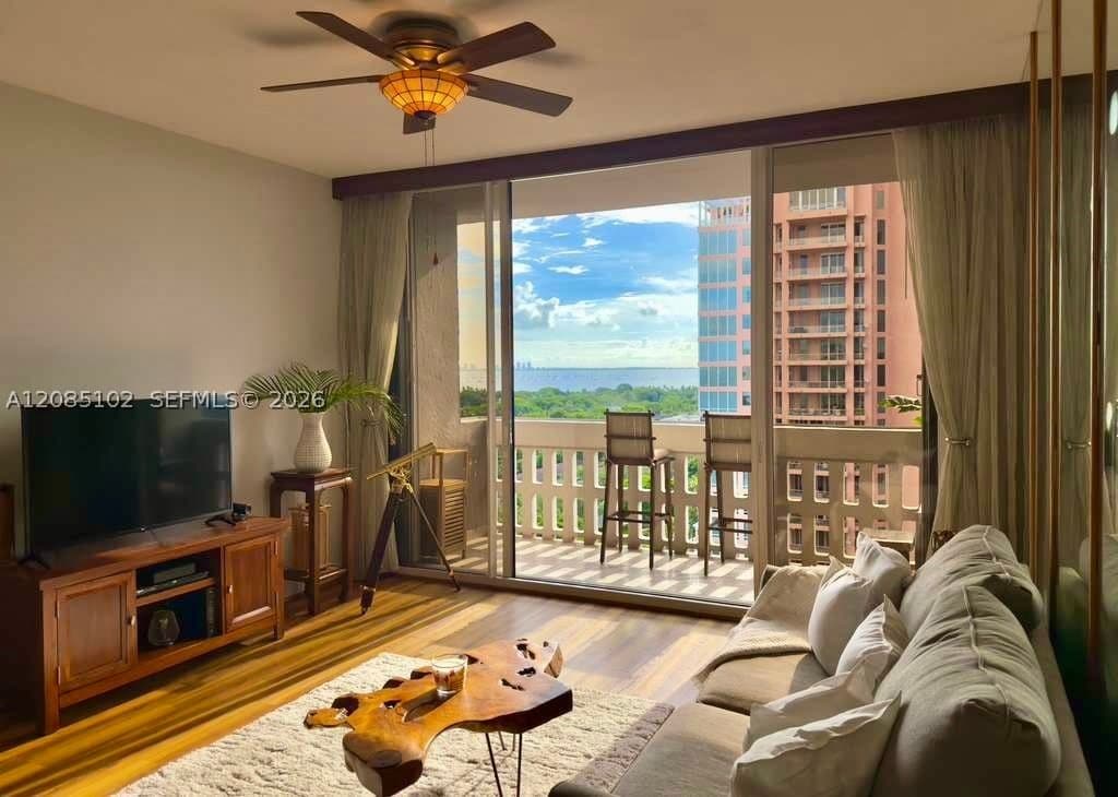 1-bedroom Condo — 90 Edgewater Dr #PH10, Coral Gables, FL 33133