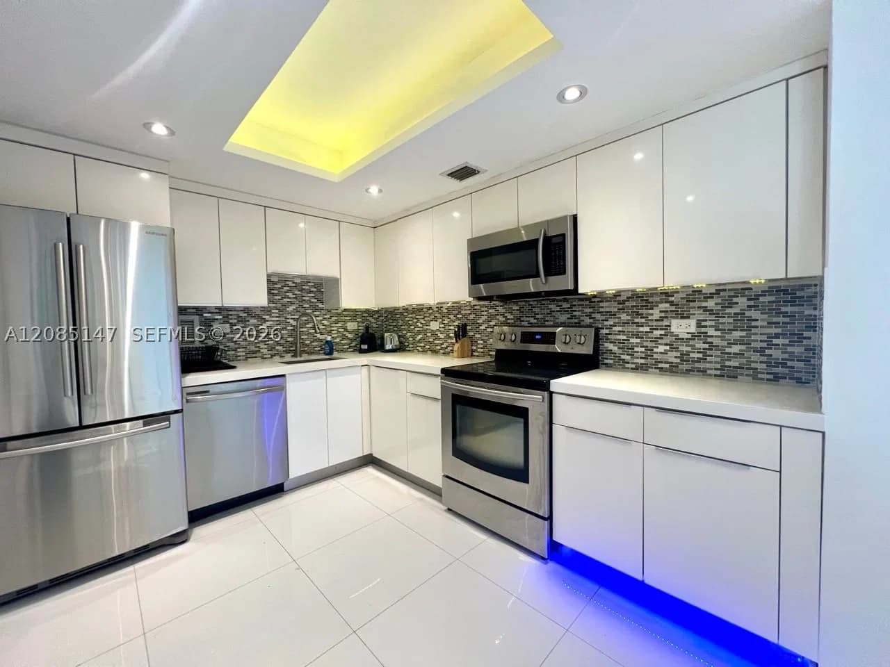 2+1 Condo — 5555 Collins Ave #9Y, Miami Beach, FL 33140