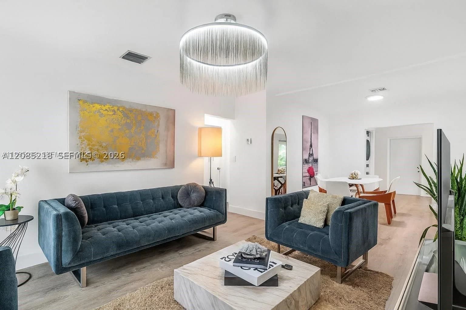 3+1 Müstakil ev — 520 45th St, Miami, FL 33127