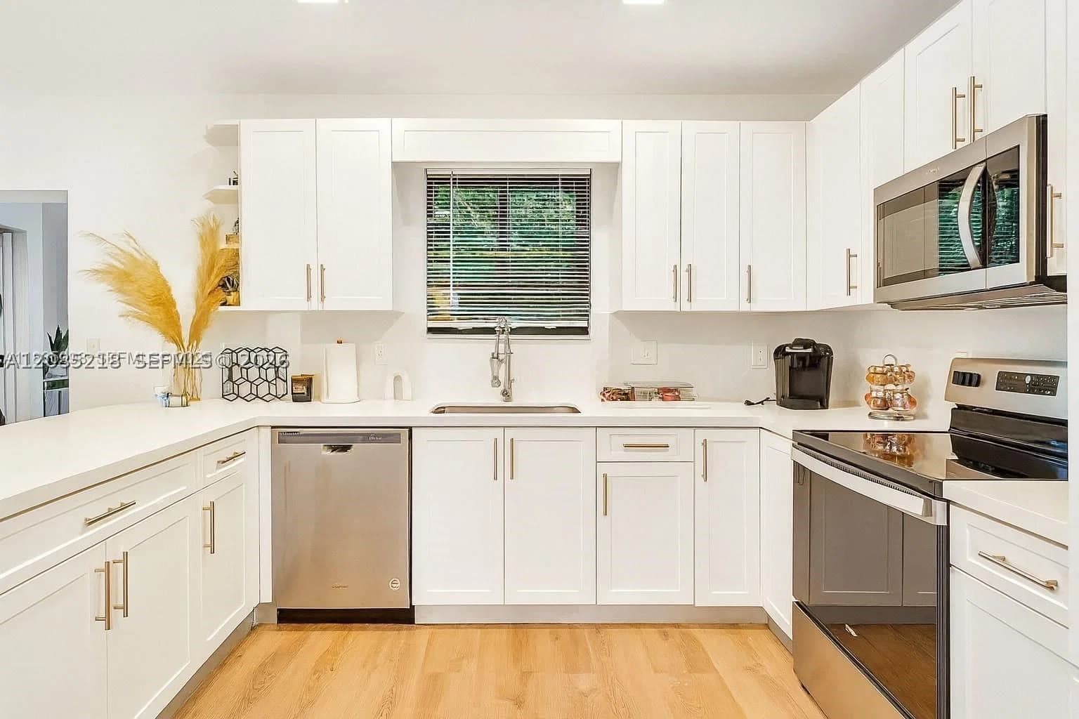3+1 Müstakil ev — 520 45th St, Miami, FL 33127
