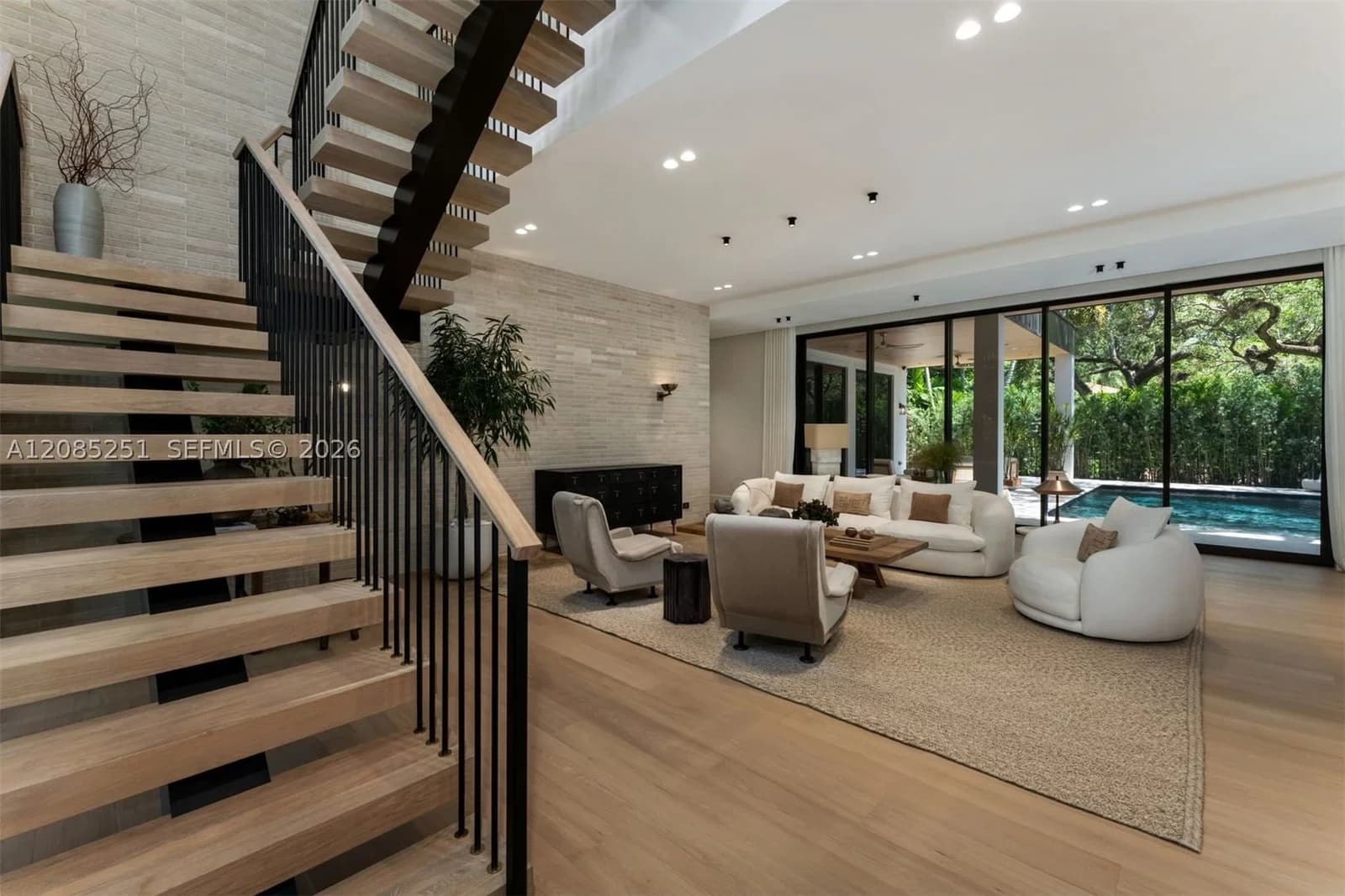 4+1 Müstakil ev — 418 Castania Ave, Coral Gables, FL 33146