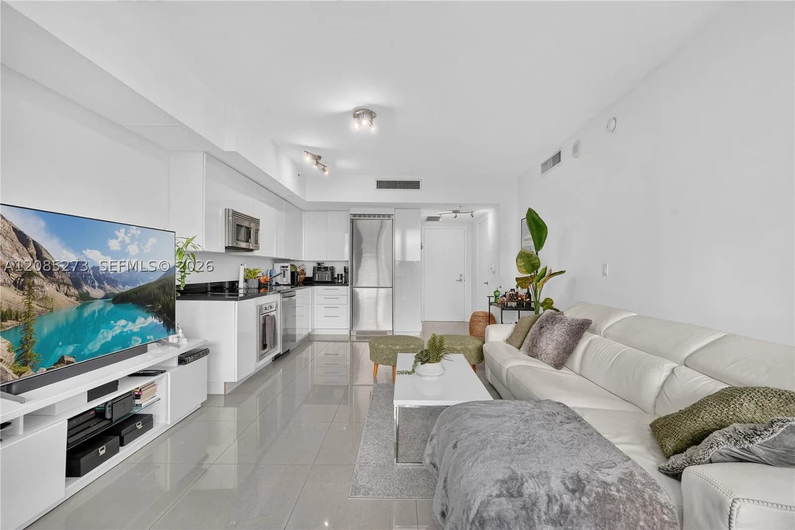 1+1 Condo — 92 3rd St #4407, Miami, FL 33130
