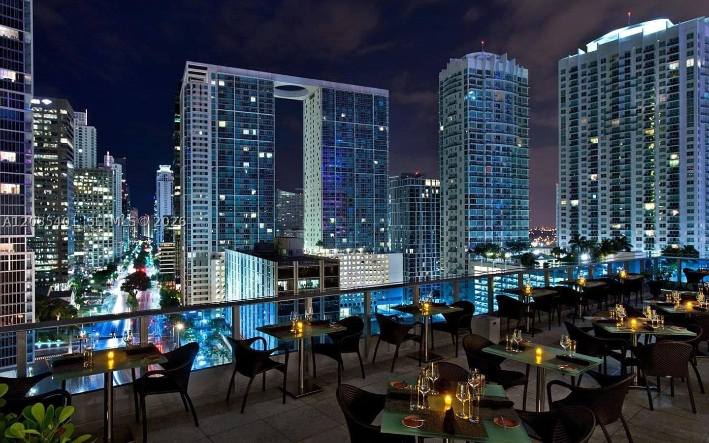 1+1 Condo — 485 Brickell Ave #2006, Miami, FL 33131