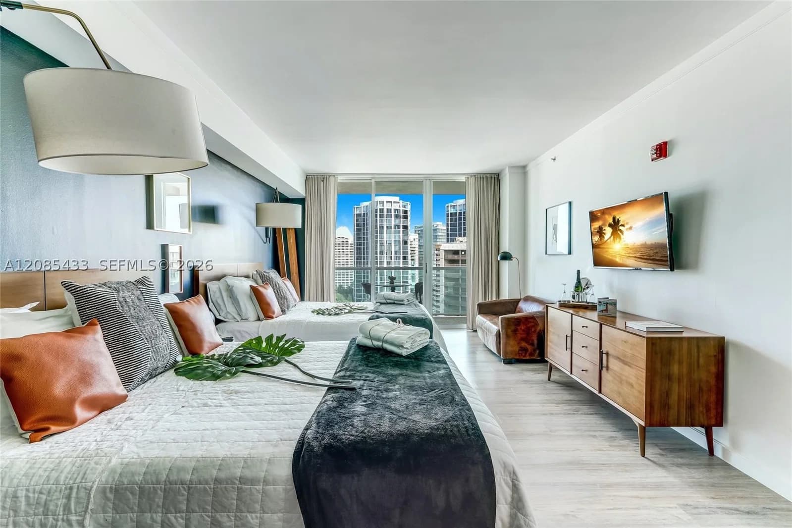 Condo — 2889 Mcfarlane Rd #1607, Miami, FL 33133
