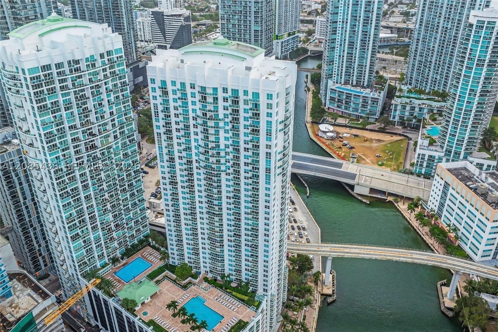 2+1 Condo — 31 5th St #2808, Miami, FL 33131