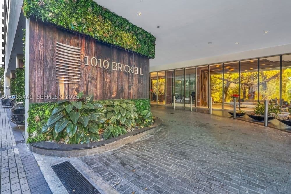 Condo — 1010 Brickell Ave #1810, Miami, FL 33131