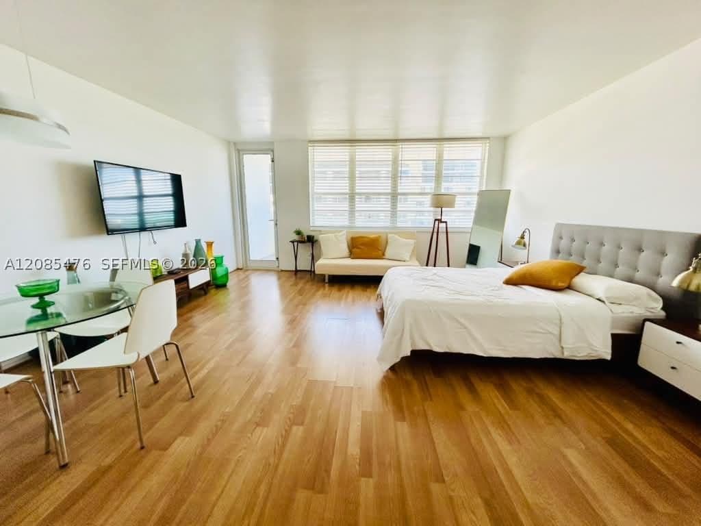 1-bedroom Condo — 100 Lincoln Rd #829, Miami Beach, FL 33139