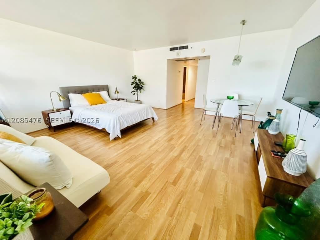 1-bedroom Condo — 100 Lincoln Rd #829, Miami Beach, FL 33139