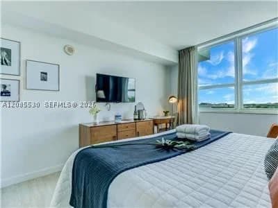 1+1 Condo — 2889 Mcfarlane Rd #1512, Miami, FL 33133