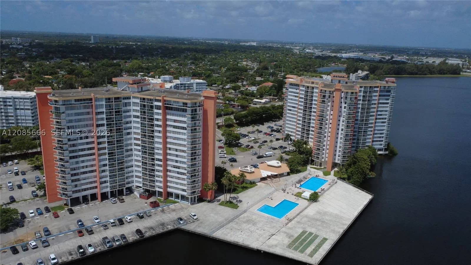 1+1 Condo — 1351 Miami Gardens Dr #422E, Miami, FL 33179