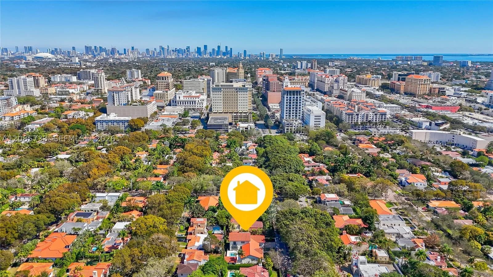 4+1 Müstakil ev — 519 Alhambra Cir, Coral Gables, FL 33134