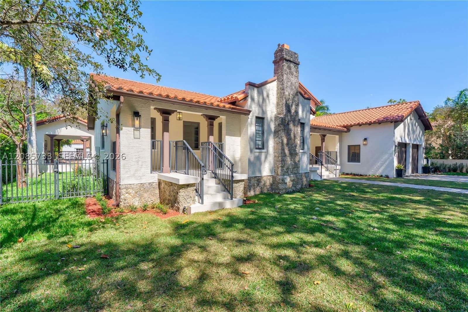 4+1 Müstakil ev — 519 Alhambra Cir, Coral Gables, FL 33134