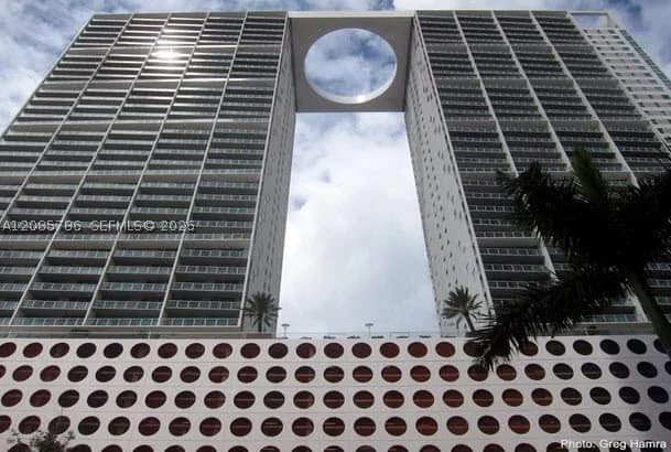 2+1 Condo — 55 6th St #2702, Miami, FL 33131