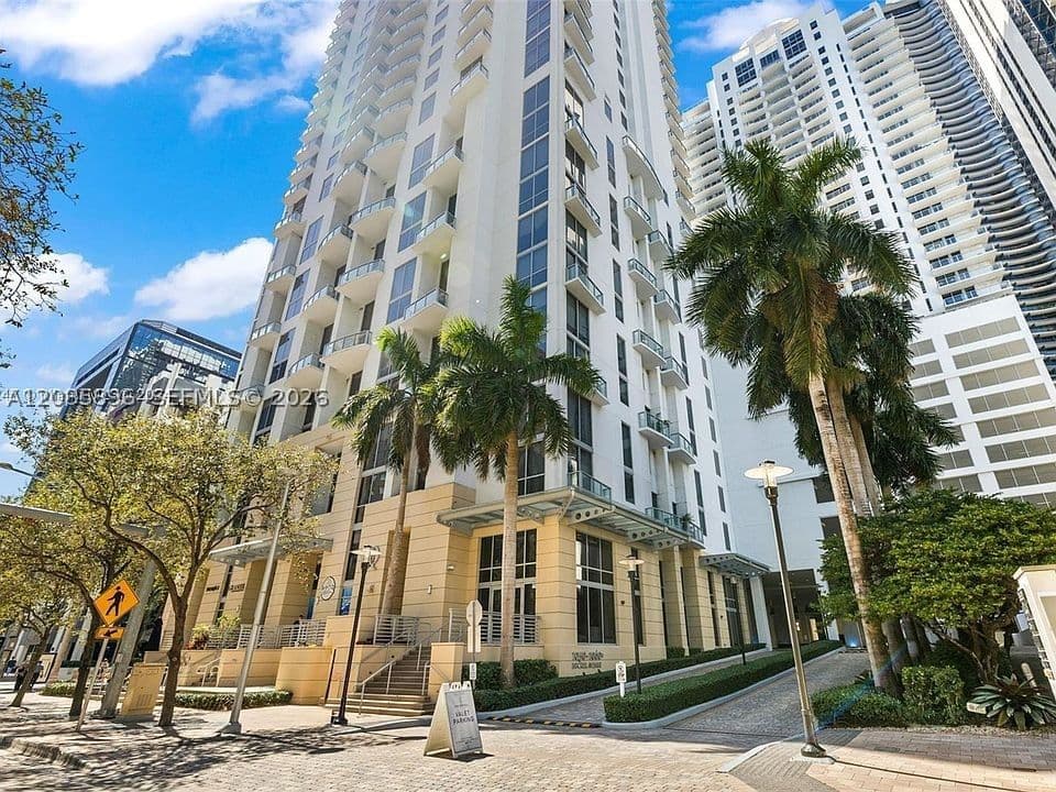 1+1 Condo — 1060 Brickell Ave #2813, Miami, FL 33131