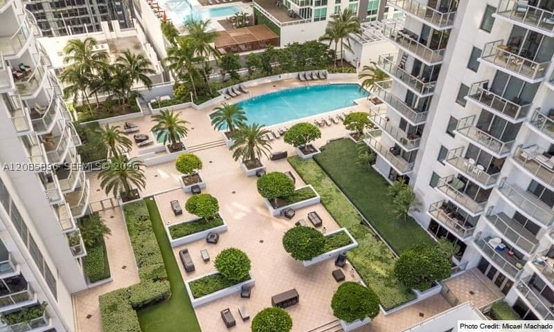 1+1 Condo — 1060 Brickell Ave #2813, Miami, FL 33131