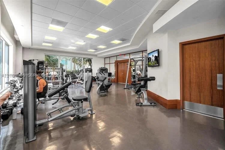 1+1 Condo — 1060 Brickell Ave #2813, Miami, FL 33131