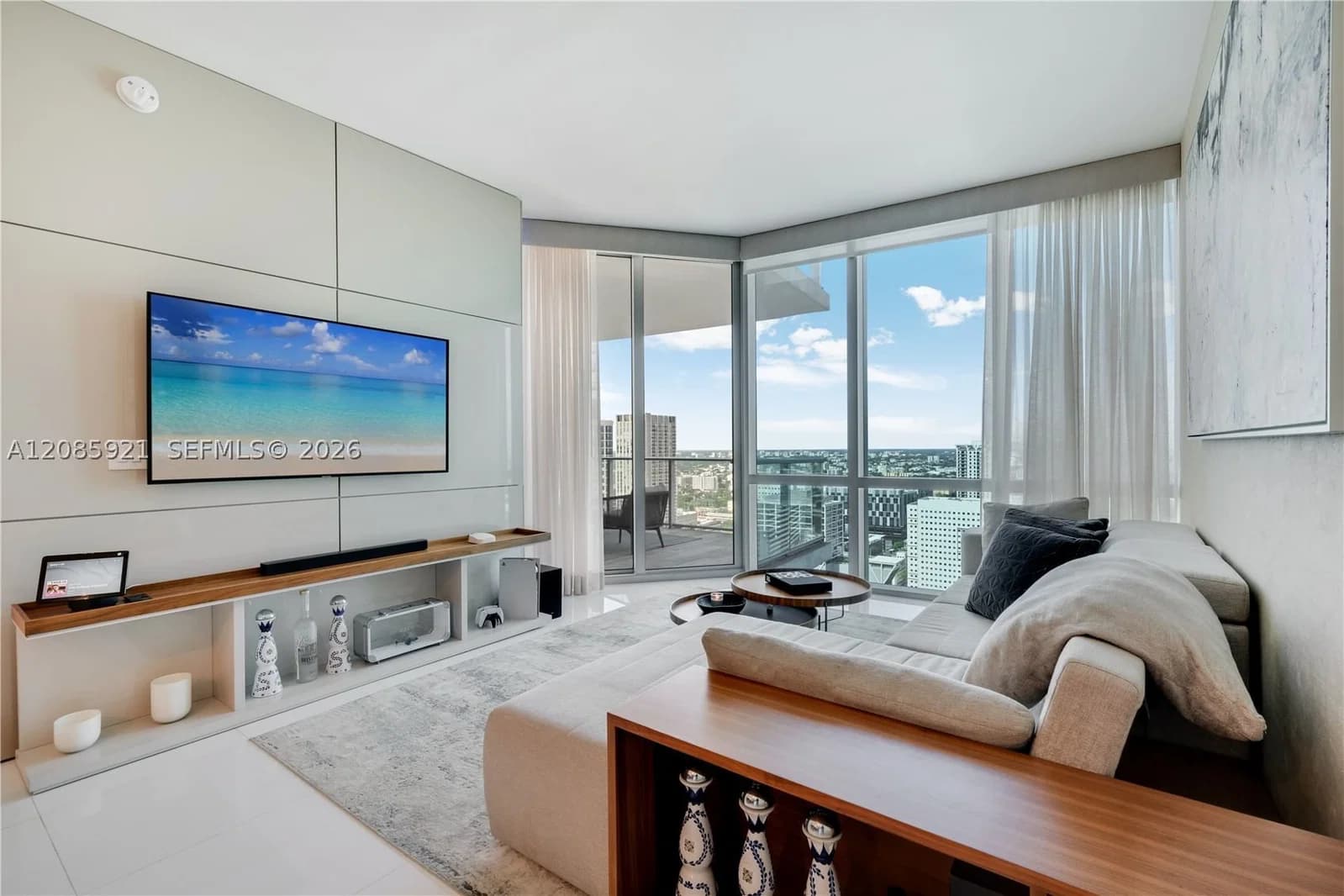 2+1 Condo — 851 1st Ave #3408, Miami, FL 33132
