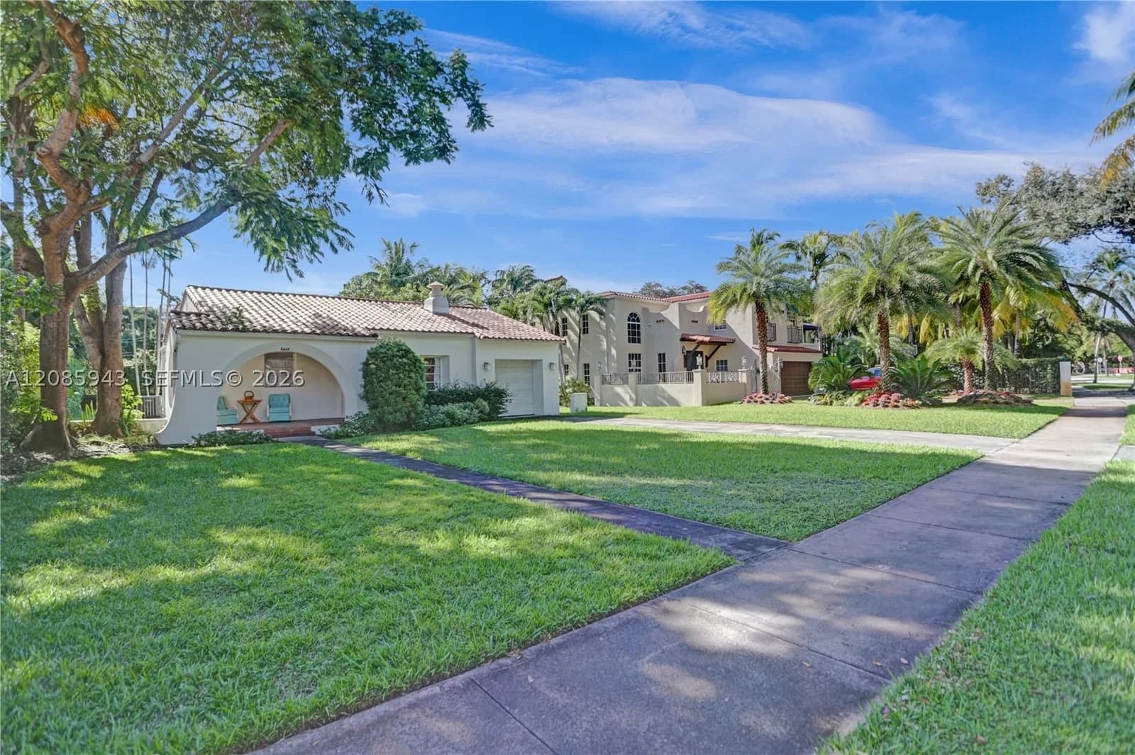 2+1 Müstakil ev — 2214 Segovia Cir, Coral Gables, FL 33134